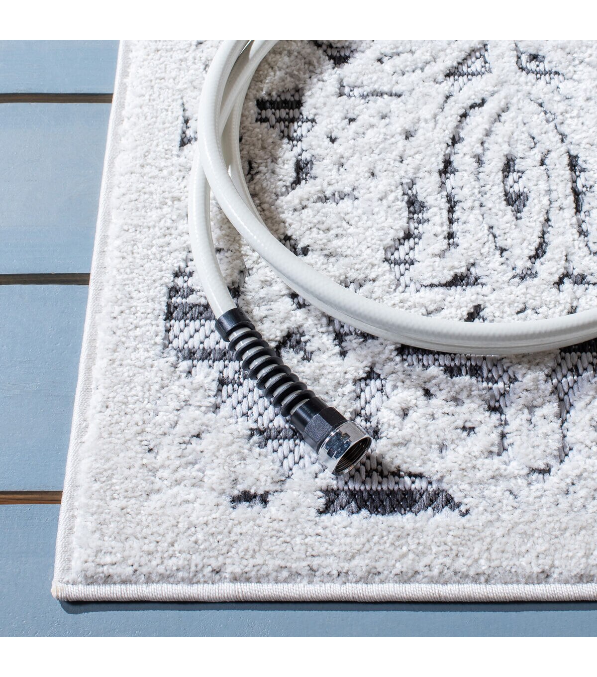 Safavieh Cabana CBN660 2'2" X 7' Ivory & Gray Outdoor Rug